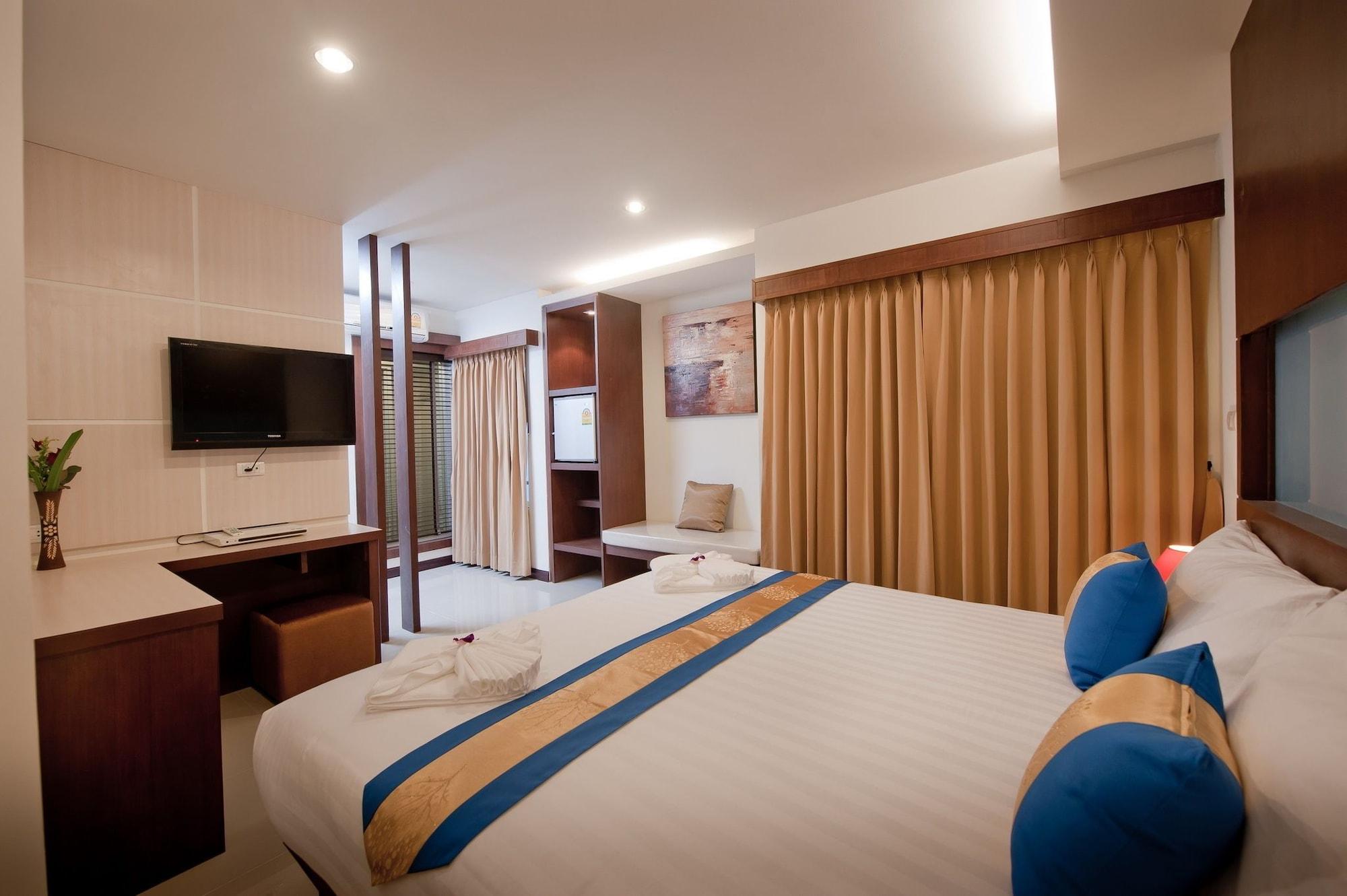 Tuana Blue Sky Patong Hotel Exterior foto