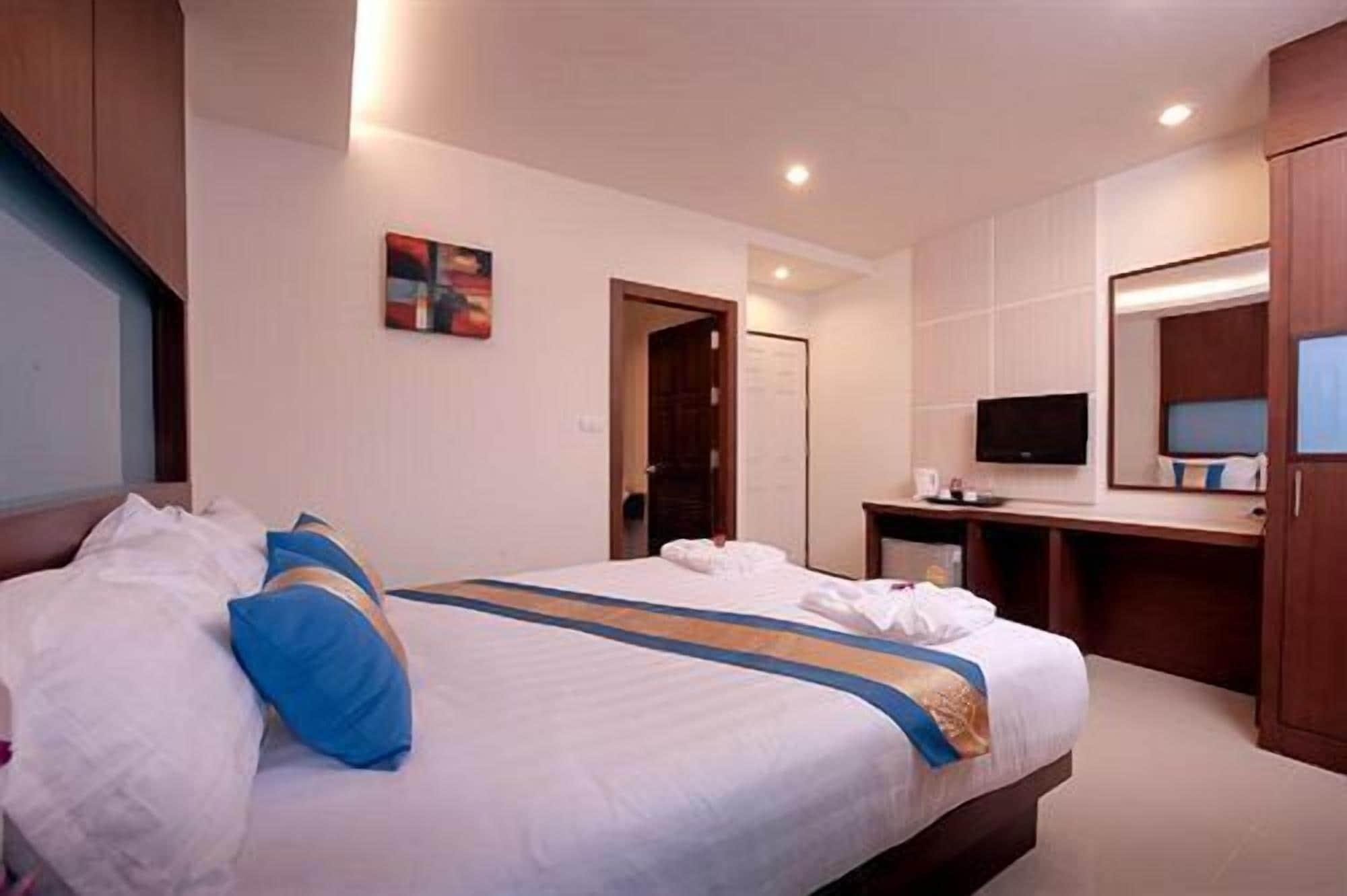 Tuana Blue Sky Patong Hotel Exterior foto
