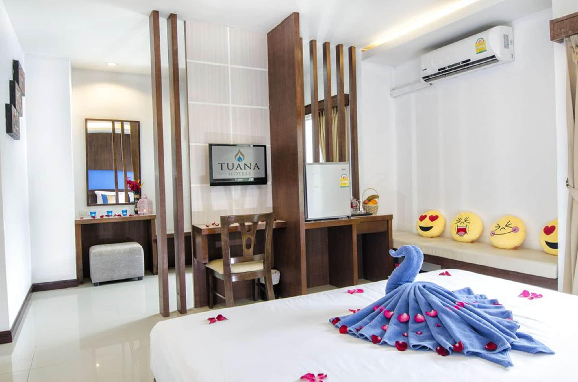 Tuana Blue Sky Patong Hotel Exterior foto