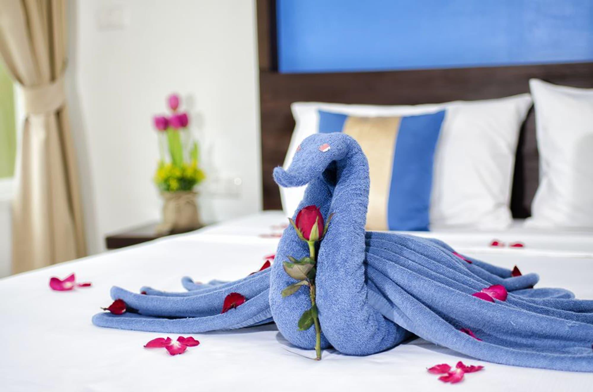 Tuana Blue Sky Patong Hotel Exterior foto