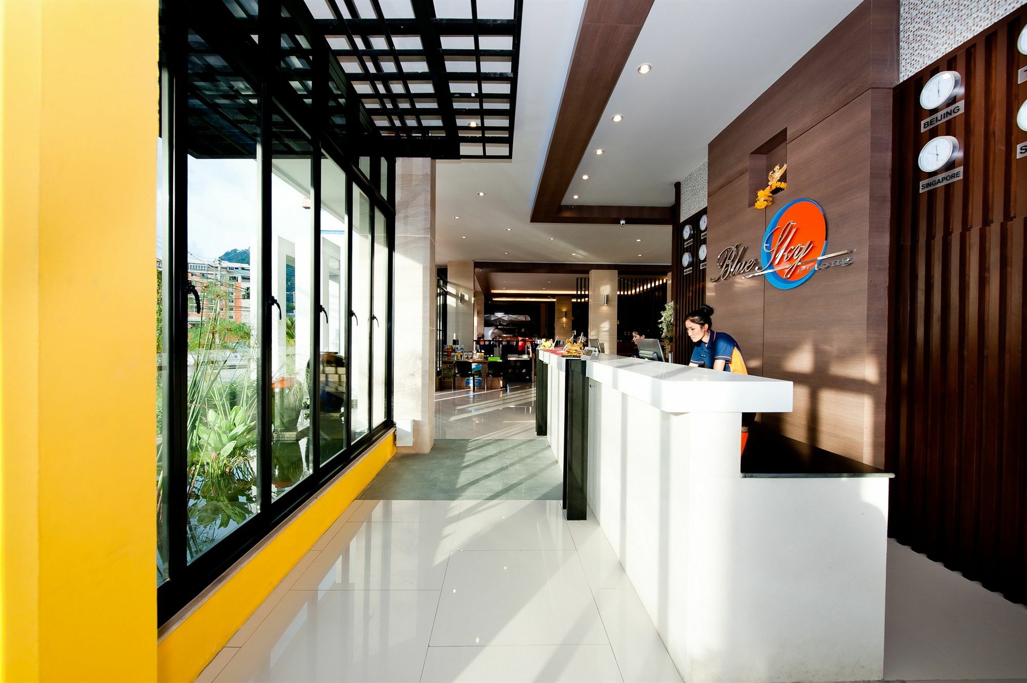 Tuana Blue Sky Patong Hotel Exterior foto