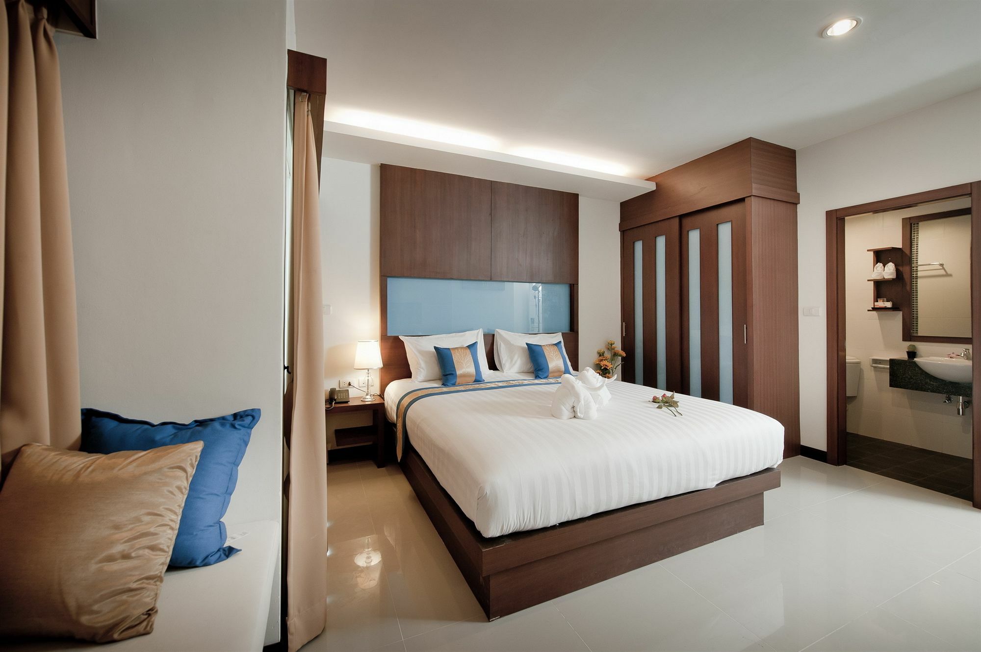 Tuana Blue Sky Patong Hotel Exterior foto